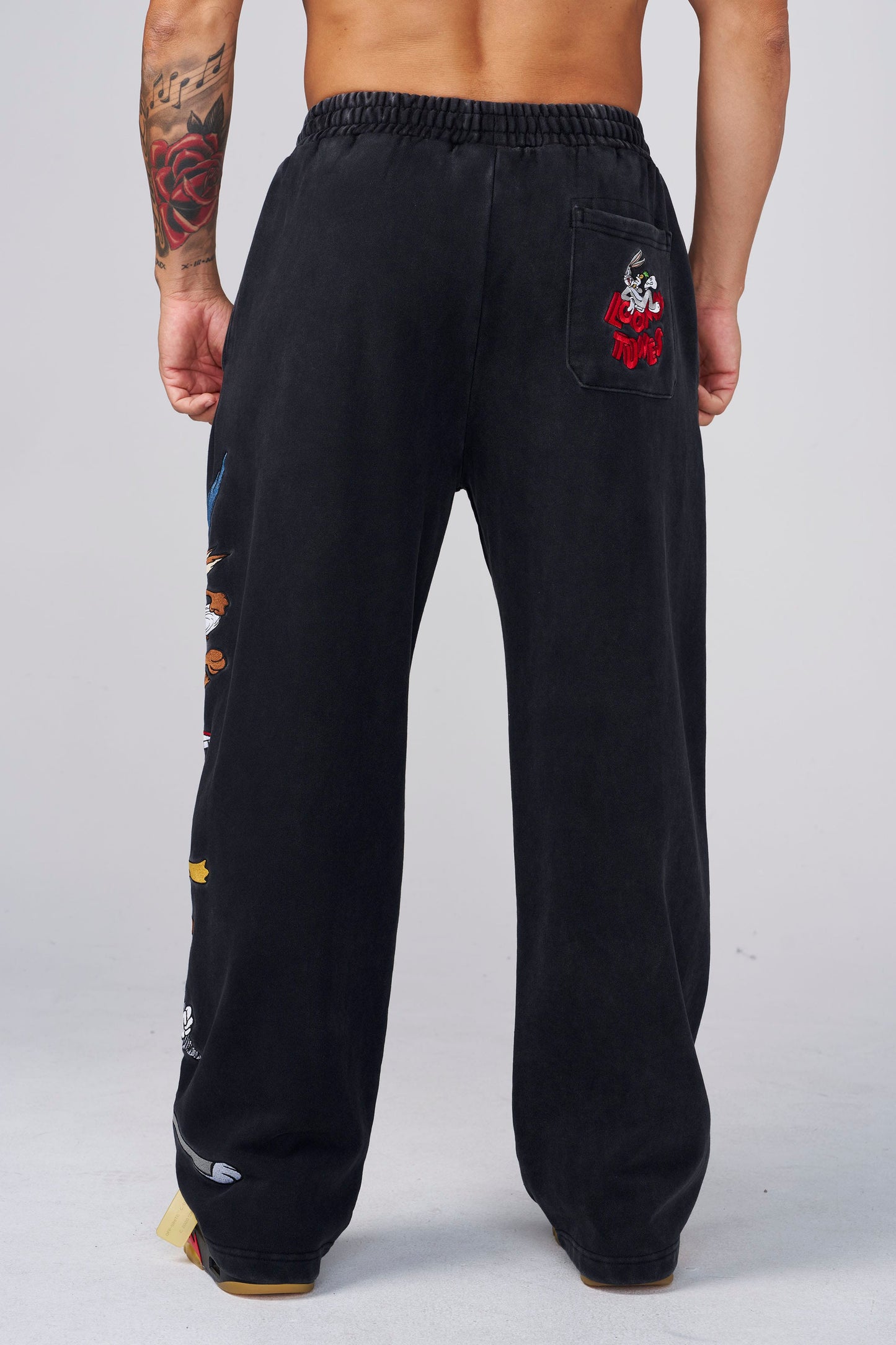 2183 - Looney Tunes Squad Sweats