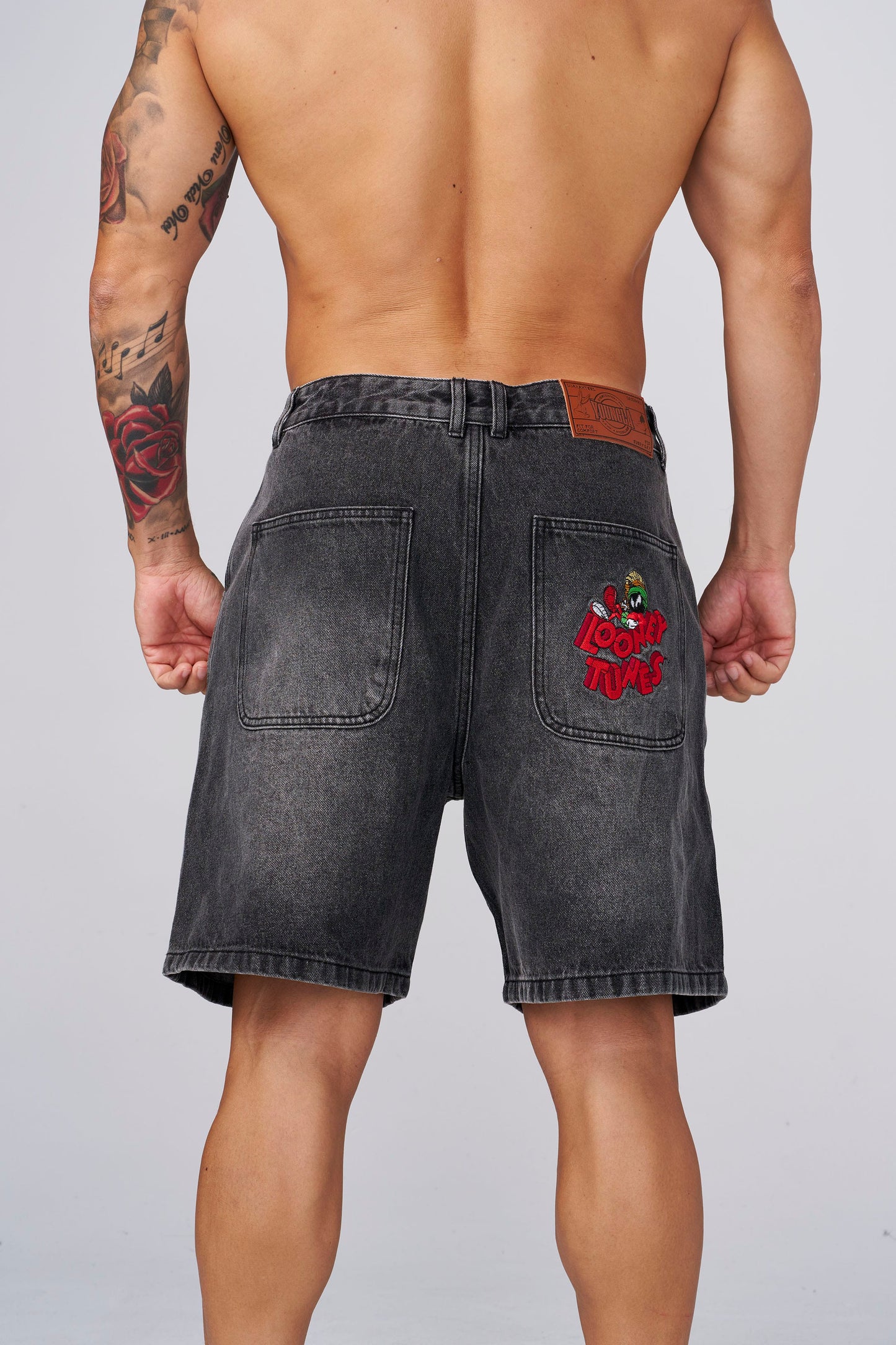 6079 - Looney Tunes Jorts