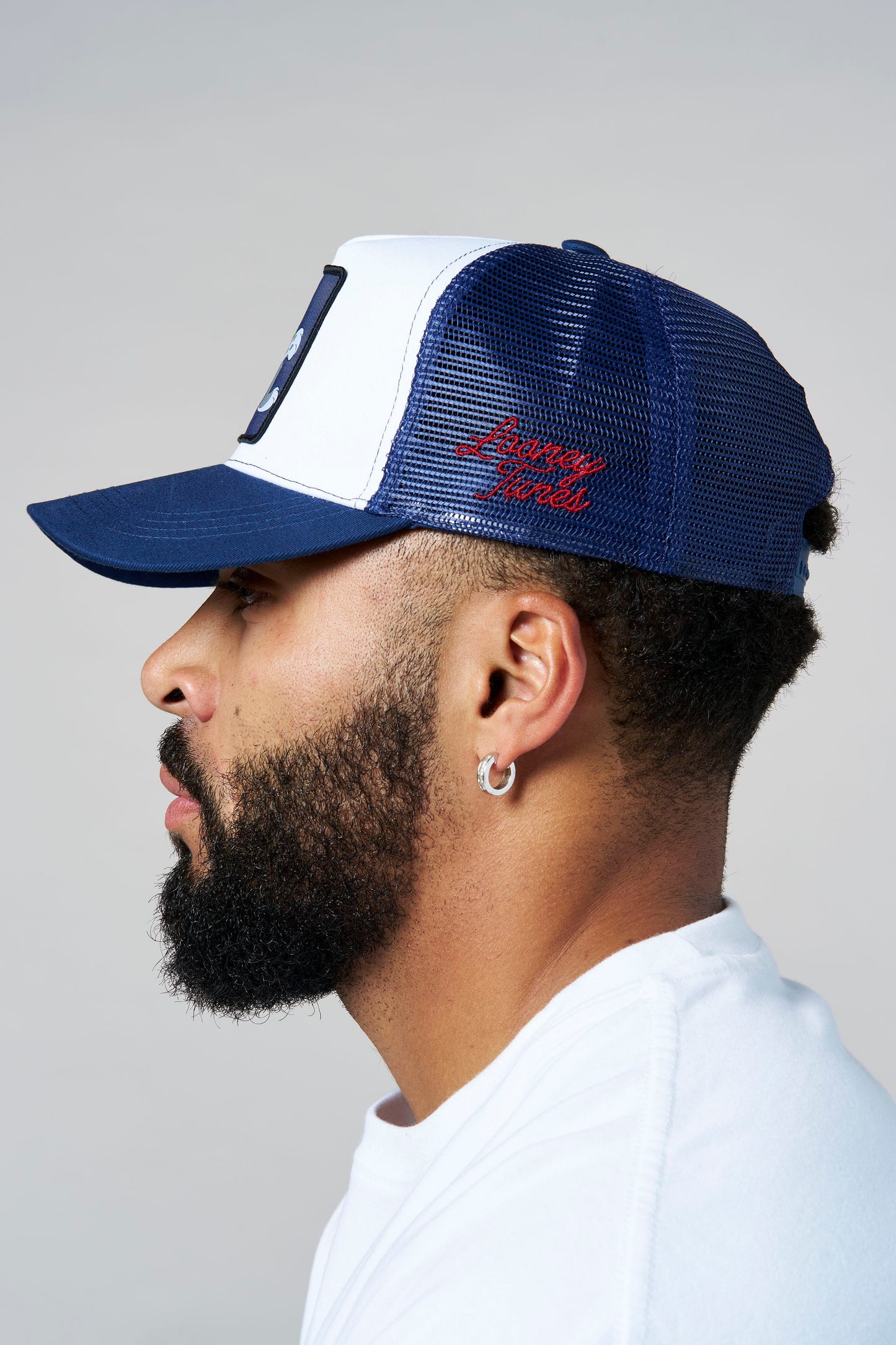 9135 - Looney Tunes Patch Trucker Hats