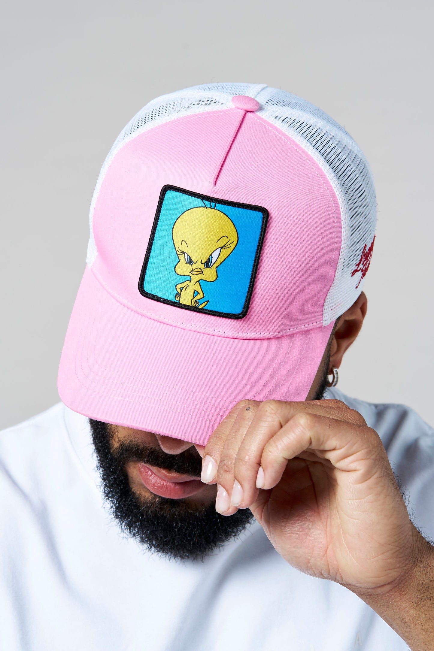 9135 - Looney Tunes Patch Trucker Hats